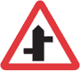 Wielka Brytania - skrzyżowanie z drogą podporządkowaną występującą po obu stronach